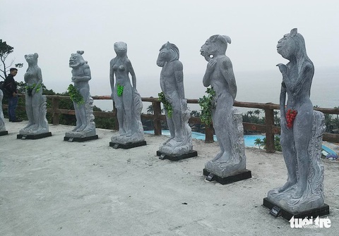 Tượng 12 con giáp: Yêu cầu quây kín vườn, cắm biển 18+ - Ảnh 2. Tượng 12 con giáp: Yêu cầu quây kín vườn, cắm biển 18+ - Ảnh 2.