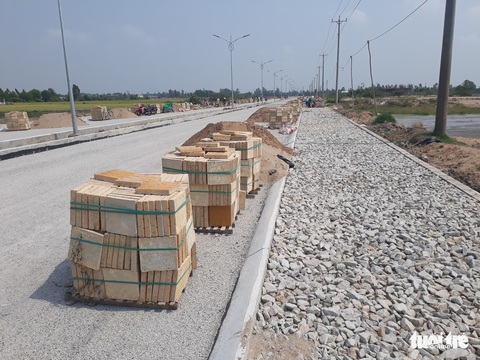 Bẻ cong đường tránh Núi Sập vì thiếu vốn - Ảnh 2. Bẻ cong đường tránh Núi Sập vì thiếu vốn - Ảnh 2.