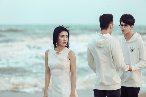 Tiêu Châu Như Quỳnh quyến rũ với chuyện tình đam mỹ - Ảnh 1. Tiêu Châu Như Quỳnh quyến rũ với chuyện tình đam mỹ - Ảnh 1.