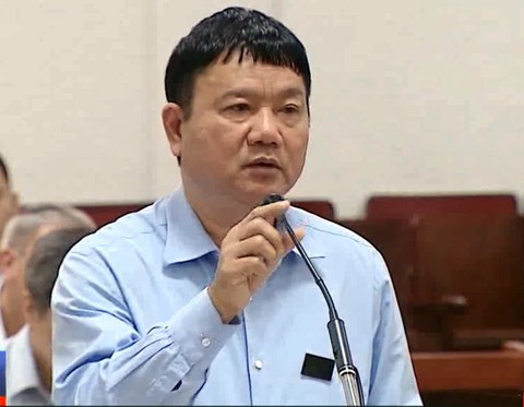 Tuyên phạt ông Đinh La Thăng 18 năm tù, buộc bồi thường 600 tỉ - Ảnh 1. Tuyên phạt ông Đinh La Thăng 18 năm tù, buộc bồi thường 600 tỉ - Ảnh 1.