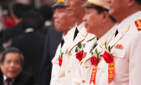 Giáo sư: ông là ai, đang làm gì? - Ảnh 1. Giáo sư: ông là ai, đang làm gì? - Ảnh 1.