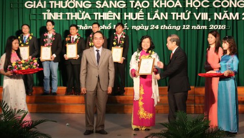 Hai nữ PGS.TS giành giải thưởng Kovalevskaia - Ảnh 1. Hai nữ PGS.TS giành giải thưởng Kovalevskaia - Ảnh 1.