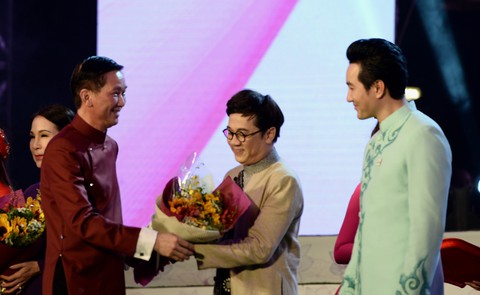 Ngắm những bộ áo dài đẹp mắt trong Lễ hội Áo dài TP.HCM - Ảnh 3. Ngắm những bộ áo dài đẹp mắt trong Lễ hội Áo dài TP.HCM - Ảnh 3.