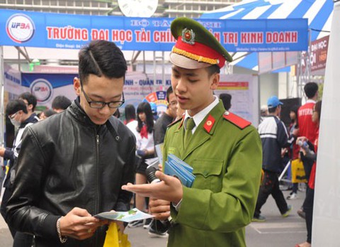Học sinh béo phì, từng lưu ban không được vào ngành công an - Ảnh 1. Học sinh béo phì, từng lưu ban không được vào ngành công an - Ảnh 1.