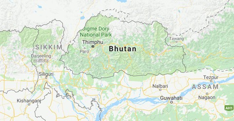 Cô gái đi 50 nước gây tranh cãi vì viết Bhutan có bão - Ảnh 2. Cô gái đi 50 nước gây tranh cãi vì viết Bhutan có bão - Ảnh 2.