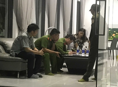 Đồng loạt khám xét, triệt phá đường dây đánh bạc online ngàn tỉ - Ảnh 3. Đồng loạt khám xét, triệt phá đường dây đánh bạc online ngàn tỉ - Ảnh 3.