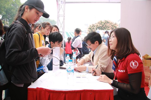 Bộ GD- ĐT công bố đường dây nóng phục vụ thi và tuyển sinh 2018 - Ảnh 1. Bộ GD- ĐT công bố đường dây nóng phục vụ thi và tuyển sinh 2018 - Ảnh 1.