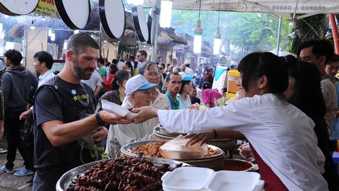 Giữ mình để khách du lịch quay lại - Ảnh 1. Giữ mình để khách du lịch quay lại - Ảnh 1.