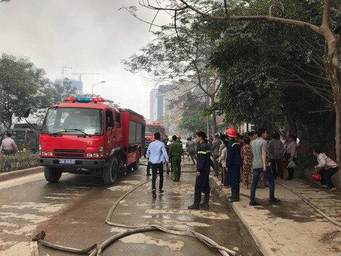 Cháy lớn tại chợ Quang ở xã Thanh Liệt, Hà Nội - Ảnh 5. Cháy lớn tại chợ Quang ở xã Thanh Liệt, Hà Nội - Ảnh 5.