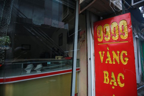 Cảnh tan hoang sau vụ cháy chợ Quang - Ảnh 9. Cảnh tan hoang sau vụ cháy chợ Quang - Ảnh 9.