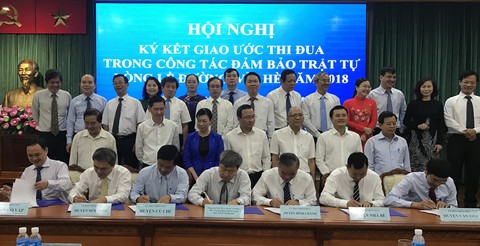 Cam kết đảm bảo trật tự vỉa hè tại hàng trăm tuyến đường - Ảnh 1. Cam kết đảm bảo trật tự vỉa hè tại hàng trăm tuyến đường - Ảnh 1.