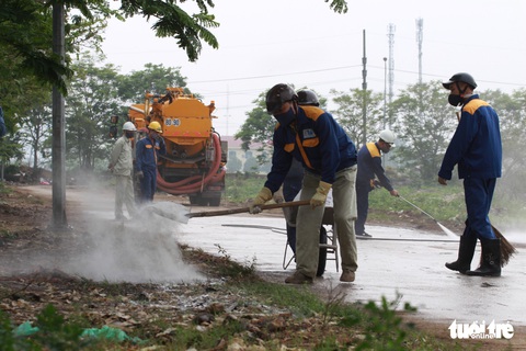 Hà Nội dọn sạch nội tạng ruồi bu, tạm dừng giết mổ nếu tái diễn - Ảnh 2. Hà Nội dọn sạch nội tạng ruồi bu, tạm dừng giết mổ nếu tái diễn - Ảnh 2.