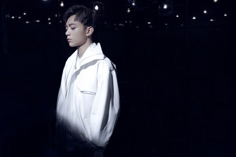 Soobin Hoàng Sơn đã chịu nhảy trong MV I know you know - Ảnh 1. Soobin Hoàng Sơn đã chịu nhảy trong MV I know you know - Ảnh 1.