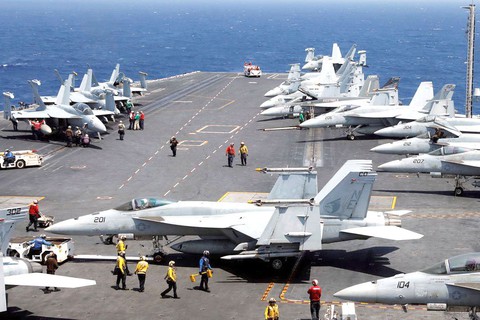 Thông điệp từ siêu hàng không mẫu hạm USS Carl Vinson - Ảnh 3. Thông điệp từ siêu hàng không mẫu hạm USS Carl Vinson - Ảnh 3.