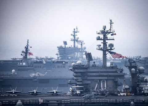 Thông điệp từ siêu hàng không mẫu hạm USS Carl Vinson - Ảnh 4. Thông điệp từ siêu hàng không mẫu hạm USS Carl Vinson - Ảnh 4.