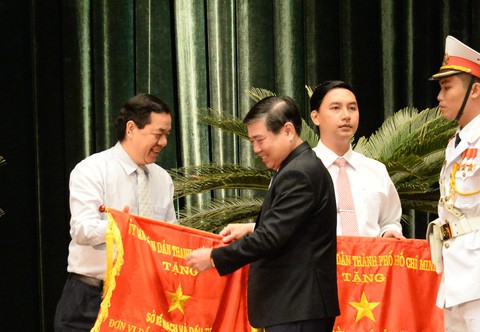 TP.HCM chi gần 42 tỷ đồng cho thi đua khen thưởng - Ảnh 8. TP.HCM chi gần 42 tỷ đồng cho thi đua khen thưởng - Ảnh 8.