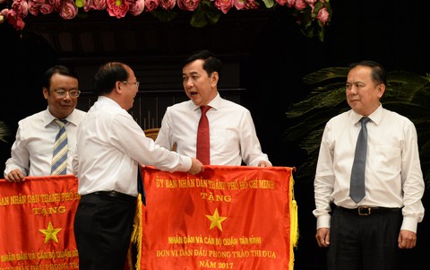 TP.HCM chi gần 42 tỷ đồng cho thi đua khen thưởng - Ảnh 9. TP.HCM chi gần 42 tỷ đồng cho thi đua khen thưởng - Ảnh 9.