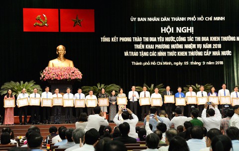 TP.HCM chi gần 42 tỷ đồng cho thi đua khen thưởng - Ảnh 10. TP.HCM chi gần 42 tỷ đồng cho thi đua khen thưởng - Ảnh 10.
