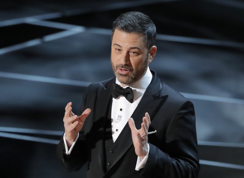 Những pha châm biếm xéo xắt nhất của Jimmy Kimmel tại Oscar 90 - Ảnh 2. Những pha châm biếm xéo xắt nhất của Jimmy Kimmel tại Oscar 90 - Ảnh 2.
