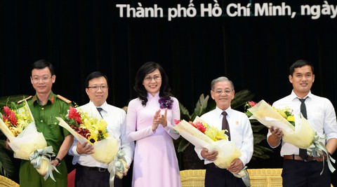 TP.HCM chi gần 42 tỷ đồng cho thi đua khen thưởng - Ảnh 5. TP.HCM chi gần 42 tỷ đồng cho thi đua khen thưởng - Ảnh 5.