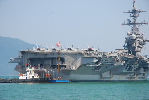 Những hình ảnh mới nhất của tàu sân bay USS Carl Vinson neo đậu ở Đà Nẵng - Ảnh 5. Những hình ảnh mới nhất của tàu sân bay USS Carl Vinson neo đậu ở Đà Nẵng - Ảnh 5.