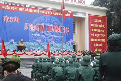 Thủ đô Hà Nội tiễn 3.500 thanh niên lên đường nhập ngũ - Ảnh 3. Thủ đô Hà Nội tiễn 3.500 thanh niên lên đường nhập ngũ - Ảnh 3.