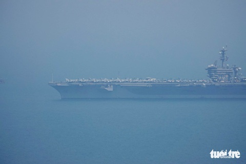 Những hình ảnh mới nhất của tàu sân bay USS Carl Vinson neo đậu ở Đà Nẵng - Ảnh 10. Những hình ảnh mới nhất của tàu sân bay USS Carl Vinson neo đậu ở Đà Nẵng - Ảnh 10.