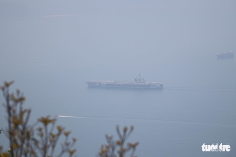 Những hình ảnh mới nhất của tàu sân bay USS Carl Vinson neo đậu ở Đà Nẵng - Ảnh 9. Những hình ảnh mới nhất của tàu sân bay USS Carl Vinson neo đậu ở Đà Nẵng - Ảnh 9.