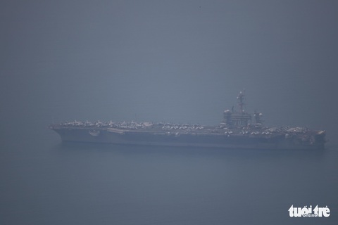 Những hình ảnh mới nhất của tàu sân bay USS Carl Vinson neo đậu ở Đà Nẵng - Ảnh 13. Những hình ảnh mới nhất của tàu sân bay USS Carl Vinson neo đậu ở Đà Nẵng - Ảnh 13.
