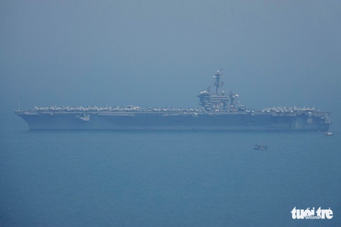 Những hình ảnh mới nhất của tàu sân bay USS Carl Vinson neo đậu ở Đà Nẵng - Ảnh 15. Những hình ảnh mới nhất của tàu sân bay USS Carl Vinson neo đậu ở Đà Nẵng - Ảnh 15.