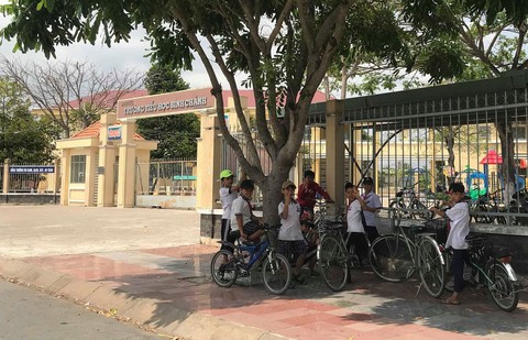 Bộ GD-ĐT lên tiếng vụ cô giáo quỳ xin lỗi phụ huynh - Ảnh 1. Bộ GD-ĐT lên tiếng vụ cô giáo quỳ xin lỗi phụ huynh - Ảnh 1.