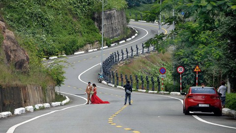 Chụp ảnh cưới ở Sơn Trà có nguy hiểm? - Ảnh 2. Chụp ảnh cưới ở Sơn Trà có nguy hiểm? - Ảnh 2.