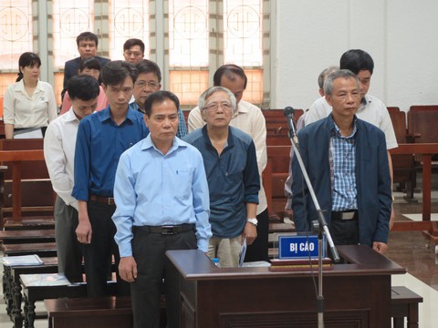 Nguyên phó chủ tịch Hà Nội vắng mặt, luật sư đề nghị hoãn tòa - Ảnh 1. Nguyên phó chủ tịch Hà Nội vắng mặt, luật sư đề nghị hoãn tòa - Ảnh 1.