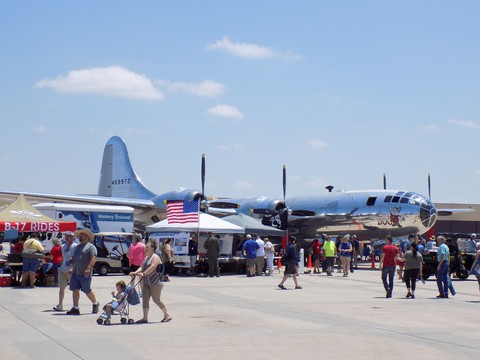 Xem ‘Airshow’ ở căn cứ không lực Hoa Kỳ - Ảnh 11. Xem ‘Airshow’ ở căn cứ không lực Hoa Kỳ - Ảnh 11.