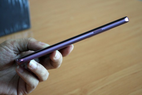 Khui hộp smartphone Samsung Galaxy S9+ - Ảnh 2. Khui hộp smartphone Samsung Galaxy S9+ - Ảnh 2.