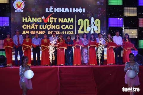 Hội chợ Hàng Việt Nam chất lượng cao khai mạc ở Long Xuyên - Ảnh 1. Hội chợ Hàng Việt Nam chất lượng cao khai mạc ở Long Xuyên - Ảnh 1.