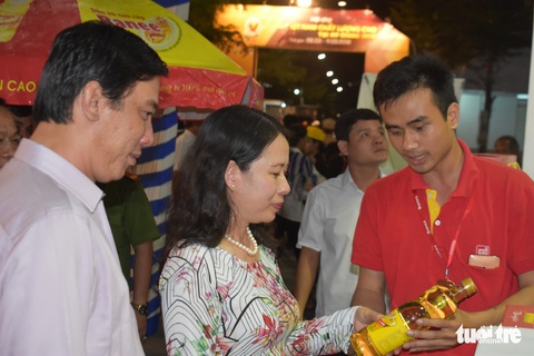 Hội chợ Hàng Việt Nam chất lượng cao khai mạc ở Long Xuyên - Ảnh 2. Hội chợ Hàng Việt Nam chất lượng cao khai mạc ở Long Xuyên - Ảnh 2.