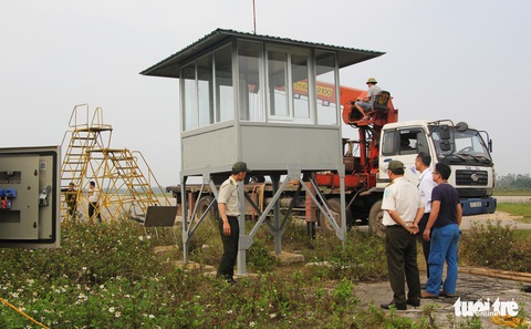 Sân bay Vinh lắp trạm kiểm soát sau vụ bị đột nhập - Ảnh 1. Sân bay Vinh lắp trạm kiểm soát sau vụ bị đột nhập - Ảnh 1.