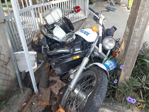 Tông ôtô vào CSGT nghi để giải cứu thuốc lá lậu - Ảnh 2. Tông ôtô vào CSGT nghi để giải cứu thuốc lá lậu - Ảnh 2.