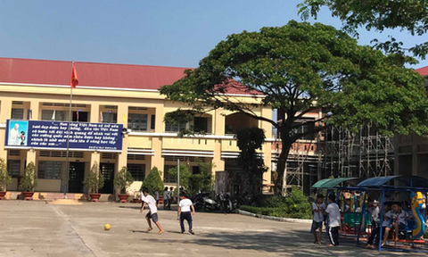 Phụ huynh vụ cô giáo quỳ là luật sư tập sự Đoàn luật sư TP.HCM - Ảnh 1. Phụ huynh vụ cô giáo quỳ là luật sư tập sự Đoàn luật sư TP.HCM - Ảnh 1.