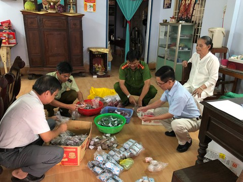 Bán cả trăm ngàn viên thần dược, nhưng không biết nơi sản xuất - Ảnh 2. Bán cả trăm ngàn viên thần dược, nhưng không biết nơi sản xuất - Ảnh 2.
