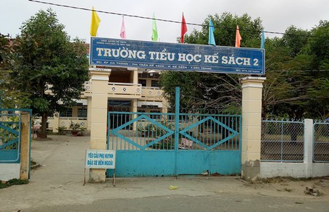 Sờ vùng nhạy cảm của nữ sinh, một thầy giáo bị buộc thôi việc - Ảnh 1. Sờ vùng nhạy cảm của nữ sinh, một thầy giáo bị buộc thôi việc - Ảnh 1.