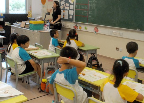 Trường cho học sinh ngủ nhiều, làm bài tập ít - Ảnh 1. Trường cho học sinh ngủ nhiều, làm bài tập ít - Ảnh 1.