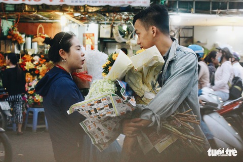 Chợ hoa Sài Gòn nhộn nhịp ngày 8-3 - Ảnh 7. Chợ hoa Sài Gòn nhộn nhịp ngày 8-3 - Ảnh 7.