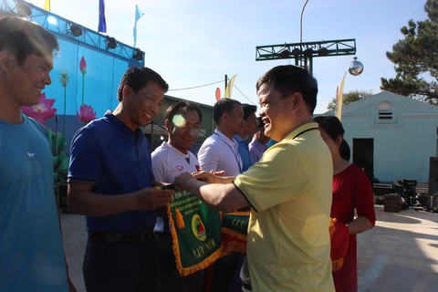 Sức trẻ thanh niên xung phong với tinh thần đoàn kết - Ảnh 5. Sức trẻ thanh niên xung phong với tinh thần đoàn kết - Ảnh 5.