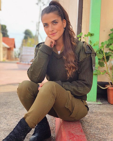 Tranh luận dữ dội tại Israel vì các nữ binh sĩ... quá đẹp - Ảnh 3. Tranh luận dữ dội tại Israel vì các nữ binh sĩ... quá đẹp - Ảnh 3.