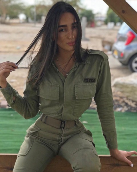 Tranh luận dữ dội tại Israel vì các nữ binh sĩ... quá đẹp - Ảnh 7. Tranh luận dữ dội tại Israel vì các nữ binh sĩ... quá đẹp - Ảnh 7.