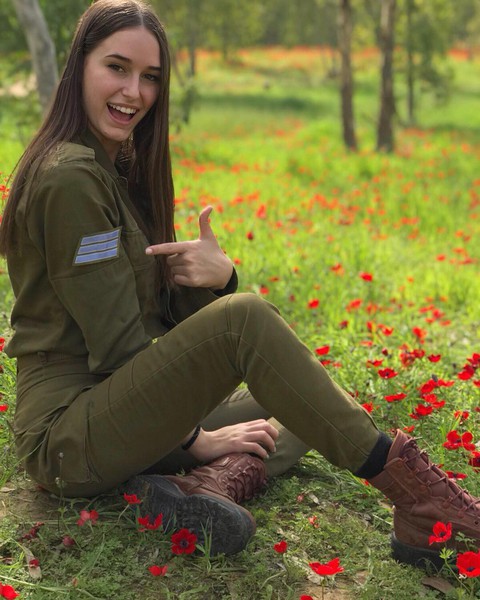 Tranh luận dữ dội tại Israel vì các nữ binh sĩ... quá đẹp - Ảnh 5. Tranh luận dữ dội tại Israel vì các nữ binh sĩ... quá đẹp - Ảnh 5.