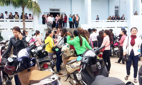 Hơn 500 giáo viên dôi dư chua xót nhận tin mất việc - Ảnh 2. Hơn 500 giáo viên dôi dư chua xót nhận tin mất việc - Ảnh 2.