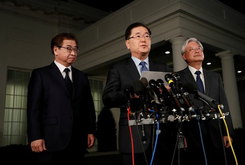 Ông Trump và ông Kim Jong Un sẽ gặp nhau vào tháng 5 - Ảnh 3. Ông Trump và ông Kim Jong Un sẽ gặp nhau vào tháng 5 - Ảnh 3.